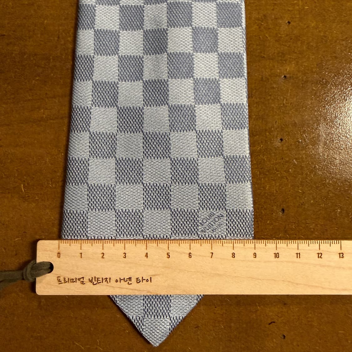 루이비통 다미에 패턴 실크 넥타이 라이트 블루 상품이미지6