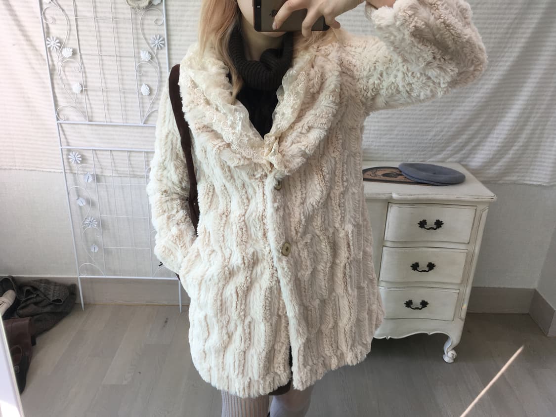 엑시즈팜 아이보리 레이스 퍼 코트 상품이미지1