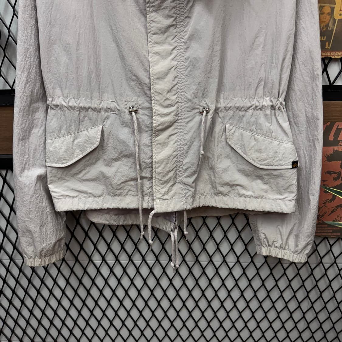 알파인더스트리 크롭 나일론 필드 자켓 전후면 스트링 포인트 그레이 상품이미지4