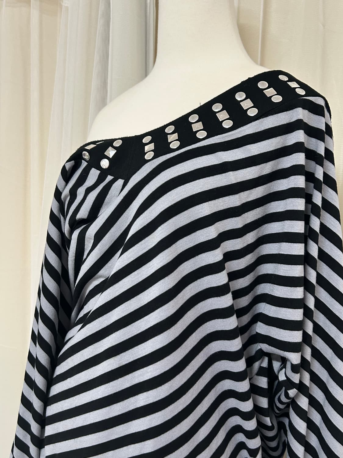 오네갸루 스터드 오프숄더 롱슬리브 아게하 헤이세이 걀펑 상품이미지2