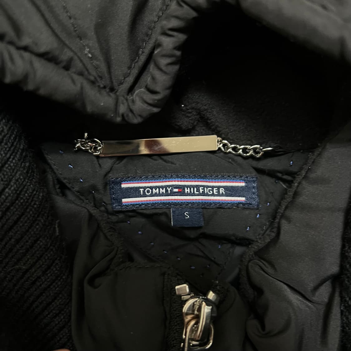 타미힐피거 여성 덕다운 와펜 후드 롱패딩 점퍼 [블랙] S/90 상품이미지5