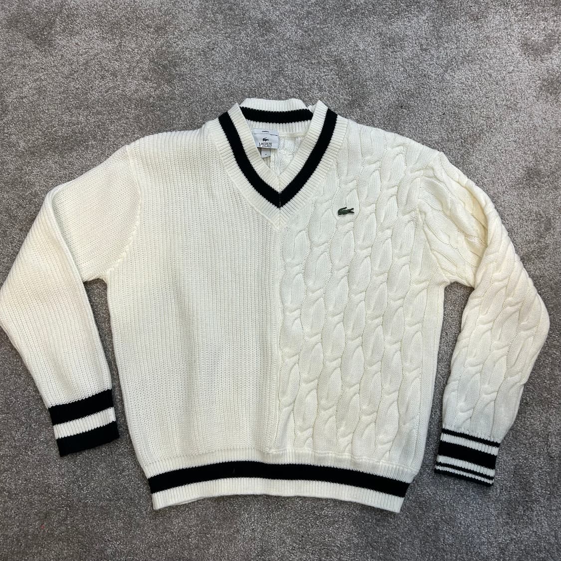 라코스테 V넥 니트 상품이미지1