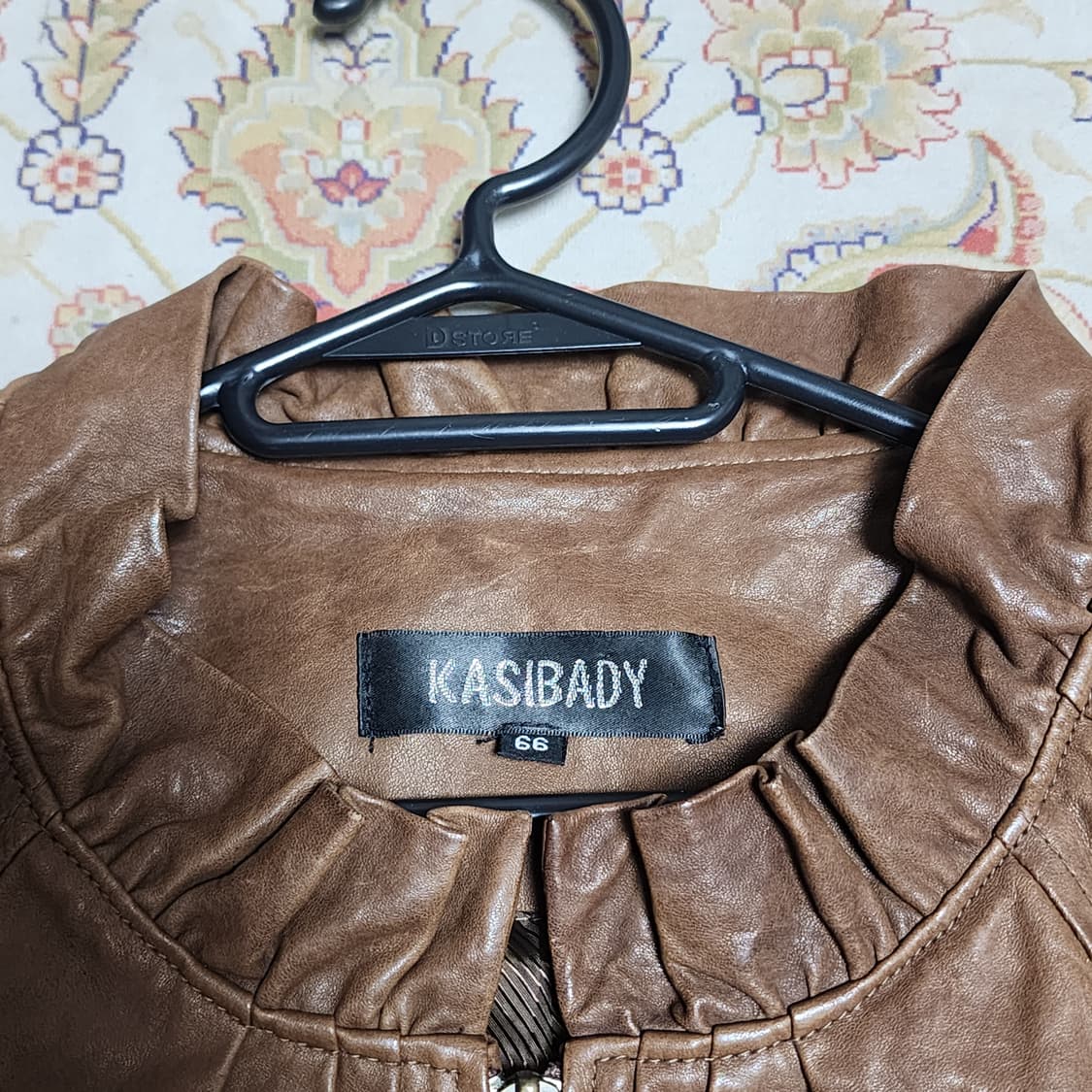 카시바디 여성 램스킨 레더자켓
66 상품이미지3