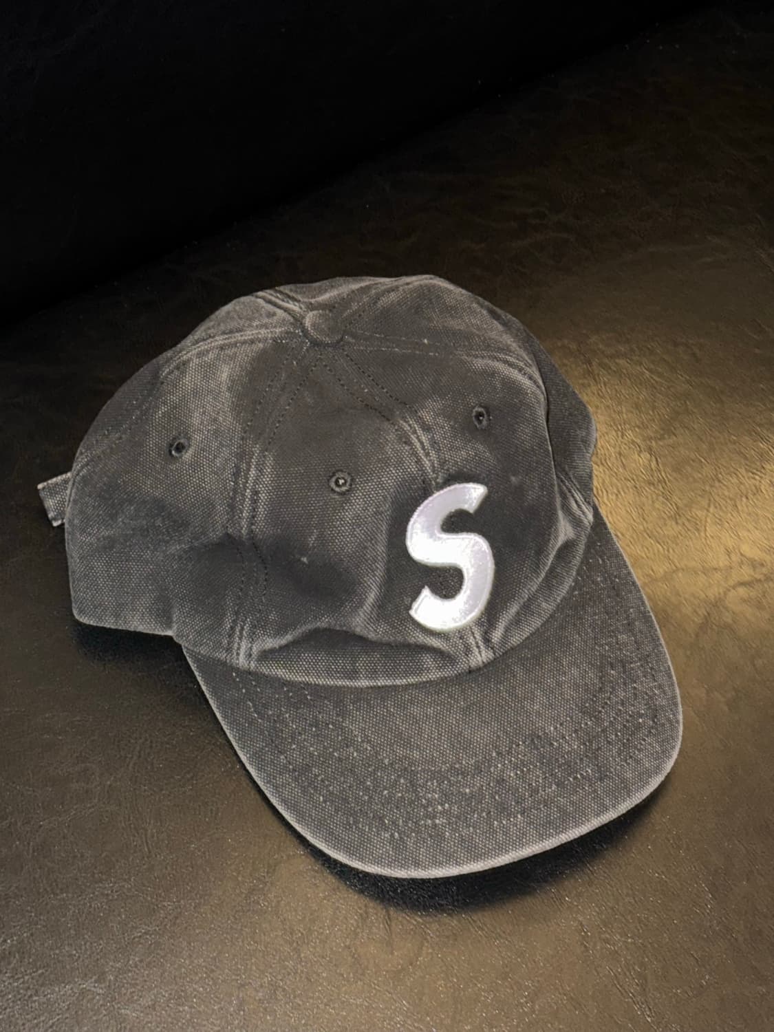 슈프림 피그먼트 S로고 6패널 블랙 상품이미지1