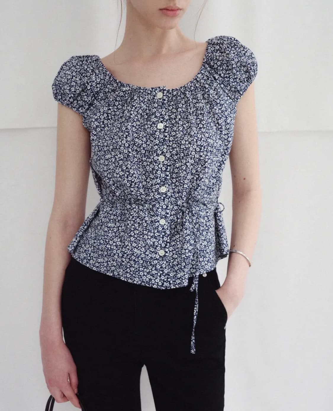 포유어아이즈온리 FYEO 블라우스 새상품 lia floral puff  상품이미지1