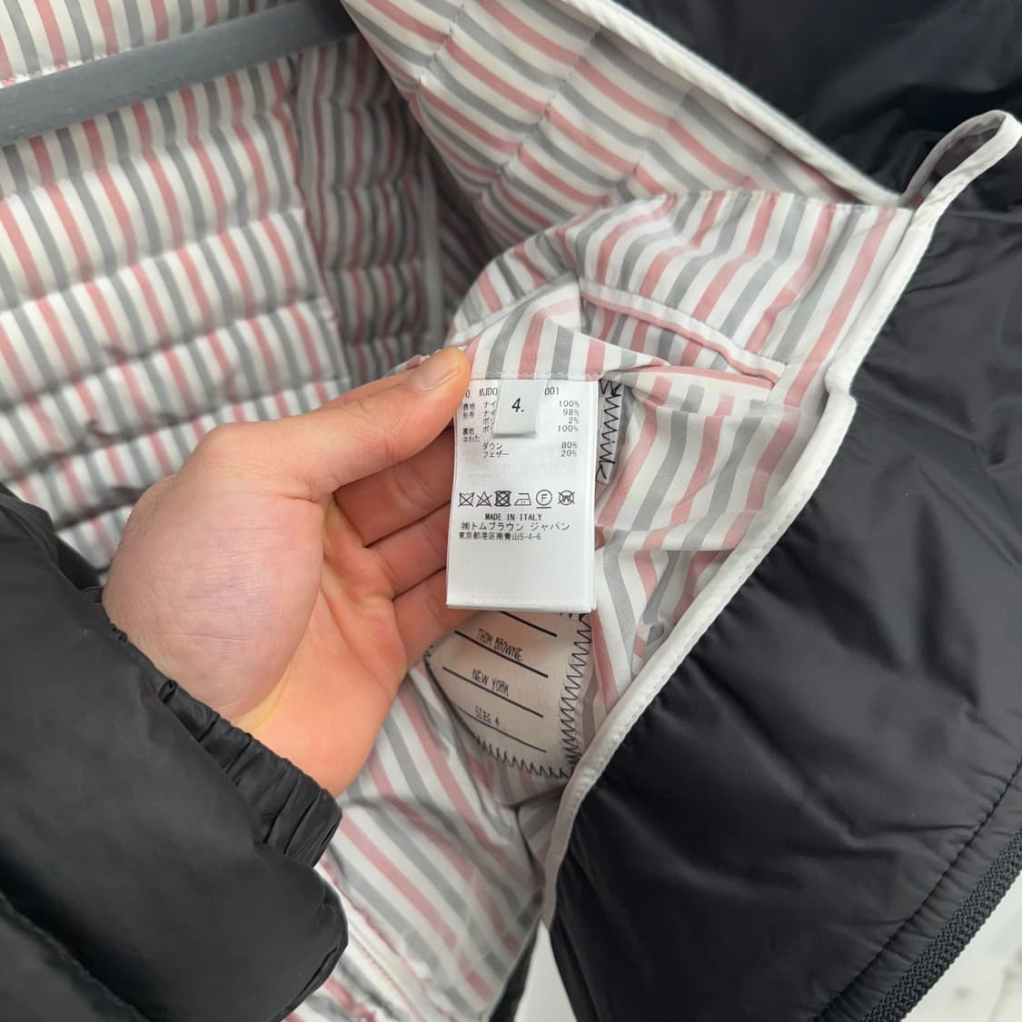 [4] 톰브라운 사선완장 후드 경량패딩 블랙 상품이미지5