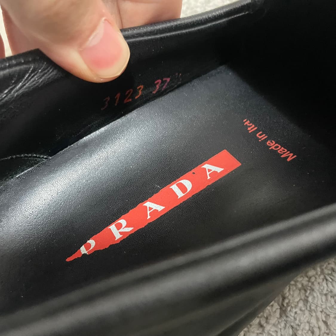 245) 프라다 스포츠 메탈 로고 로퍼 구두 상품이미지7