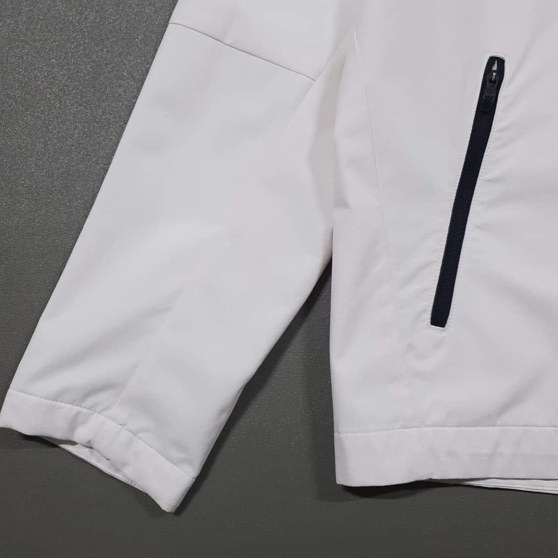 XL) 데상트 독일 레플리카 라인 바람막이 자켓 후드 점퍼 화이트 105 상품이미지4