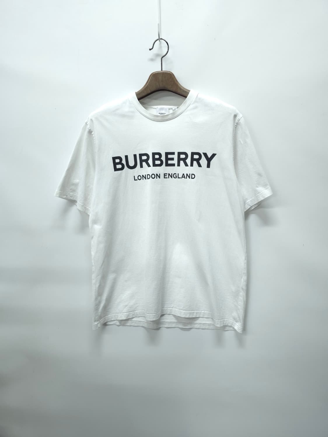 정품) 버버리 베이직로고 라운드 반팔 ( 남성L ) 상품이미지1