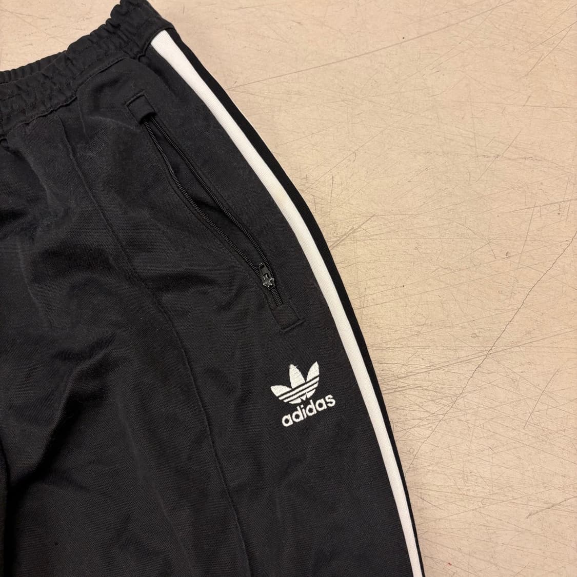 아디다스 베켄바우어 블랙 트랙 팬츠 상품이미지2