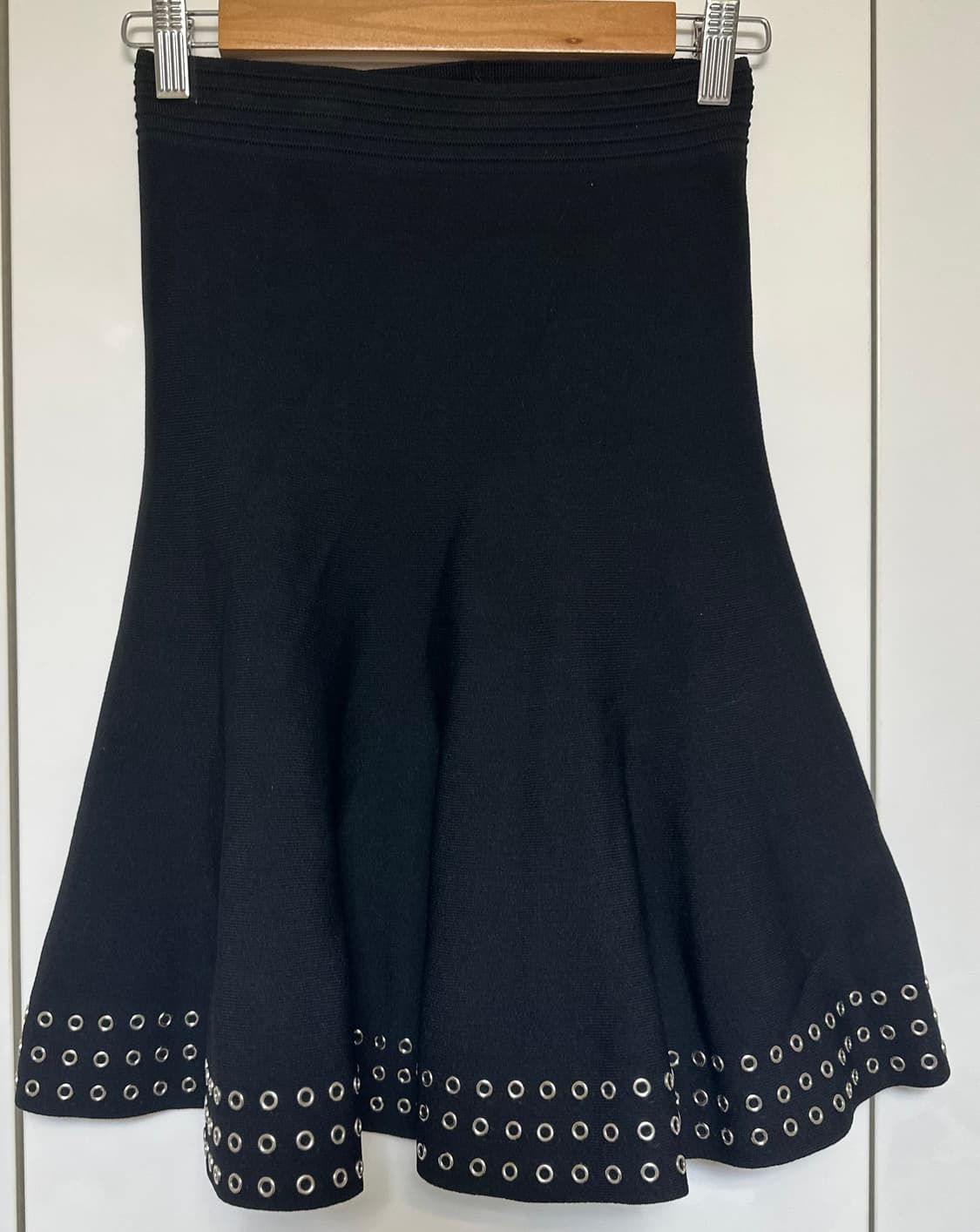 산드로블랙 니트 스커트 아일렛 장식 상품이미지1