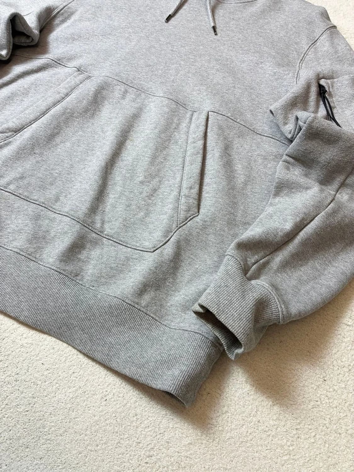 cp컴퍼니 시그니처 렌즈 로고 후드티 PN7401 상품이미지3