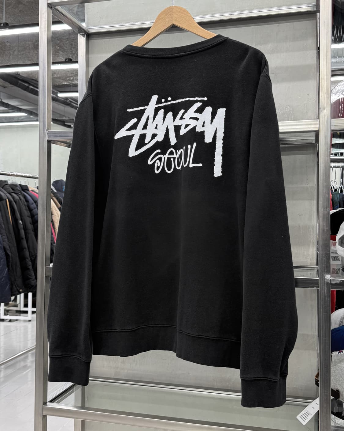 스투시 서울 챕터 빅 스탁 스웻 맨투맨 블랙 상품이미지2