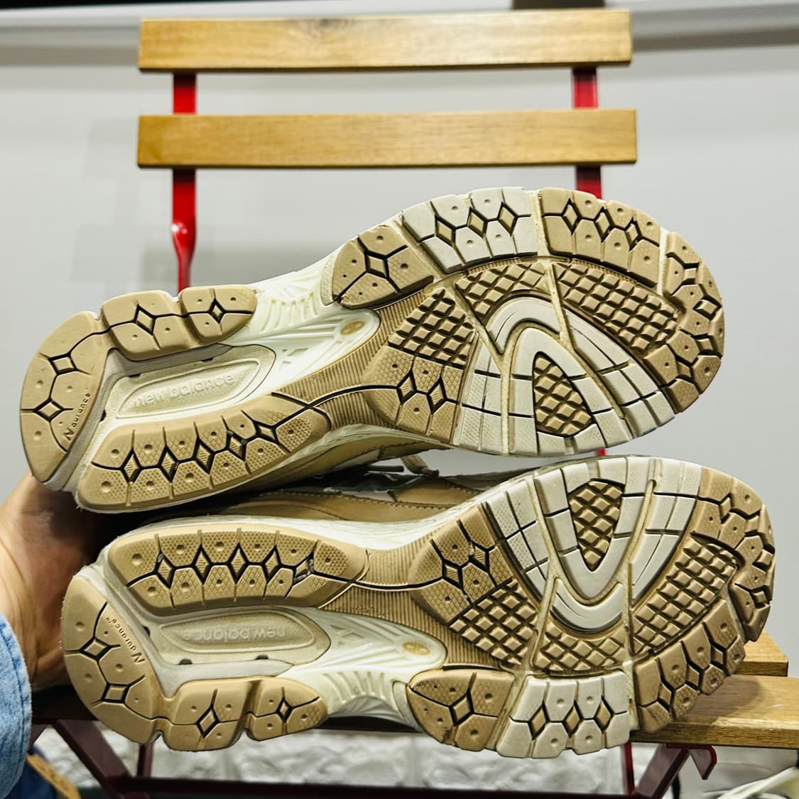 250) 뉴발란스 운동화 남녀공용 신발 2002R 베이지 상품이미지7