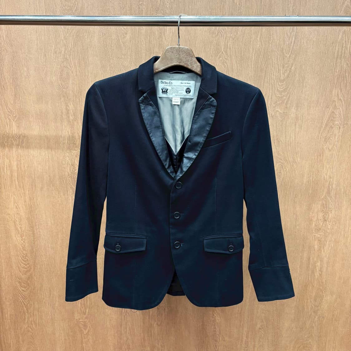 디젤 테일러드 자켓 노치드 라펠 가죽 트리밍 안감 라이닝 디테일 블랙 상품이미지2