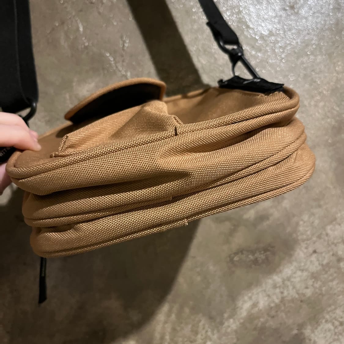 칼하트 wip 미니 크로스백 상품이미지6