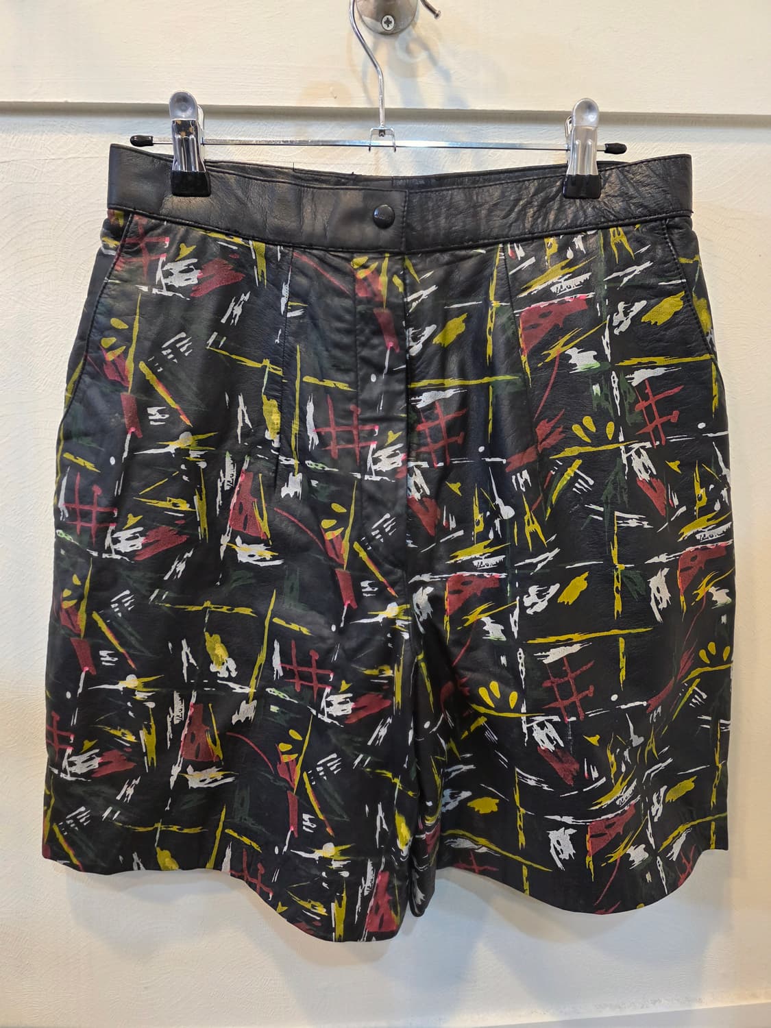 컬러 프린팅 가죽 반바지 상품이미지2