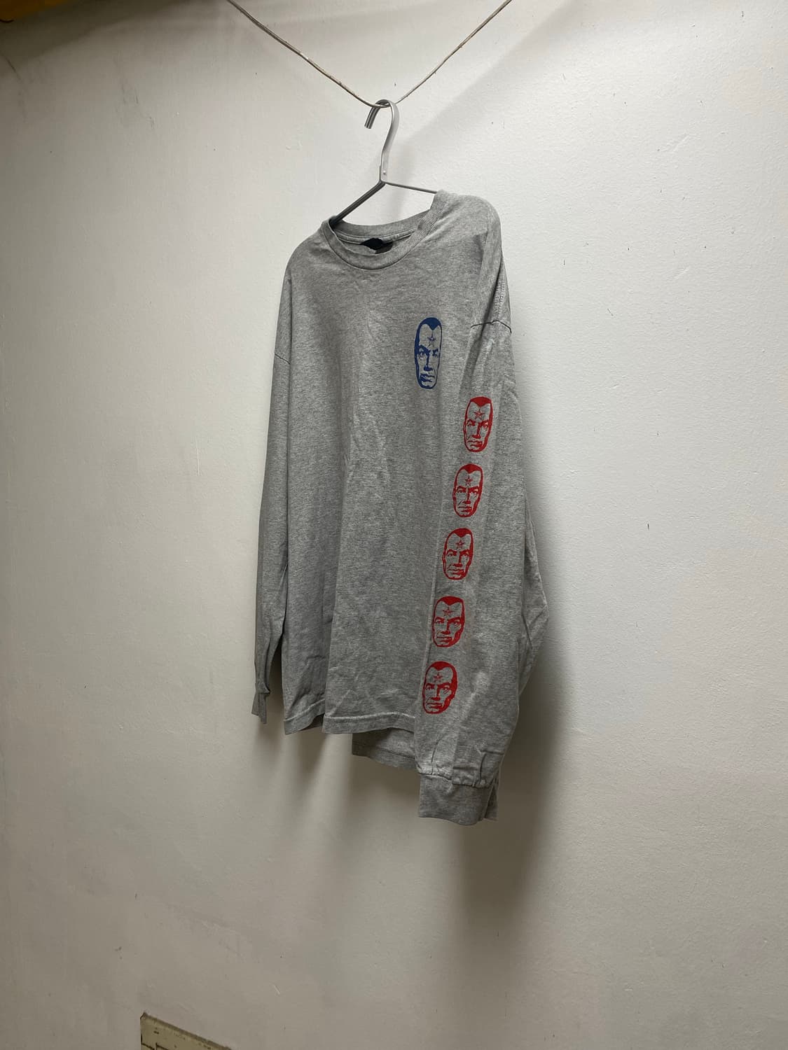 오베이 롱슬리브 “Obey is Watching You" 긴팔티 상품이미지2