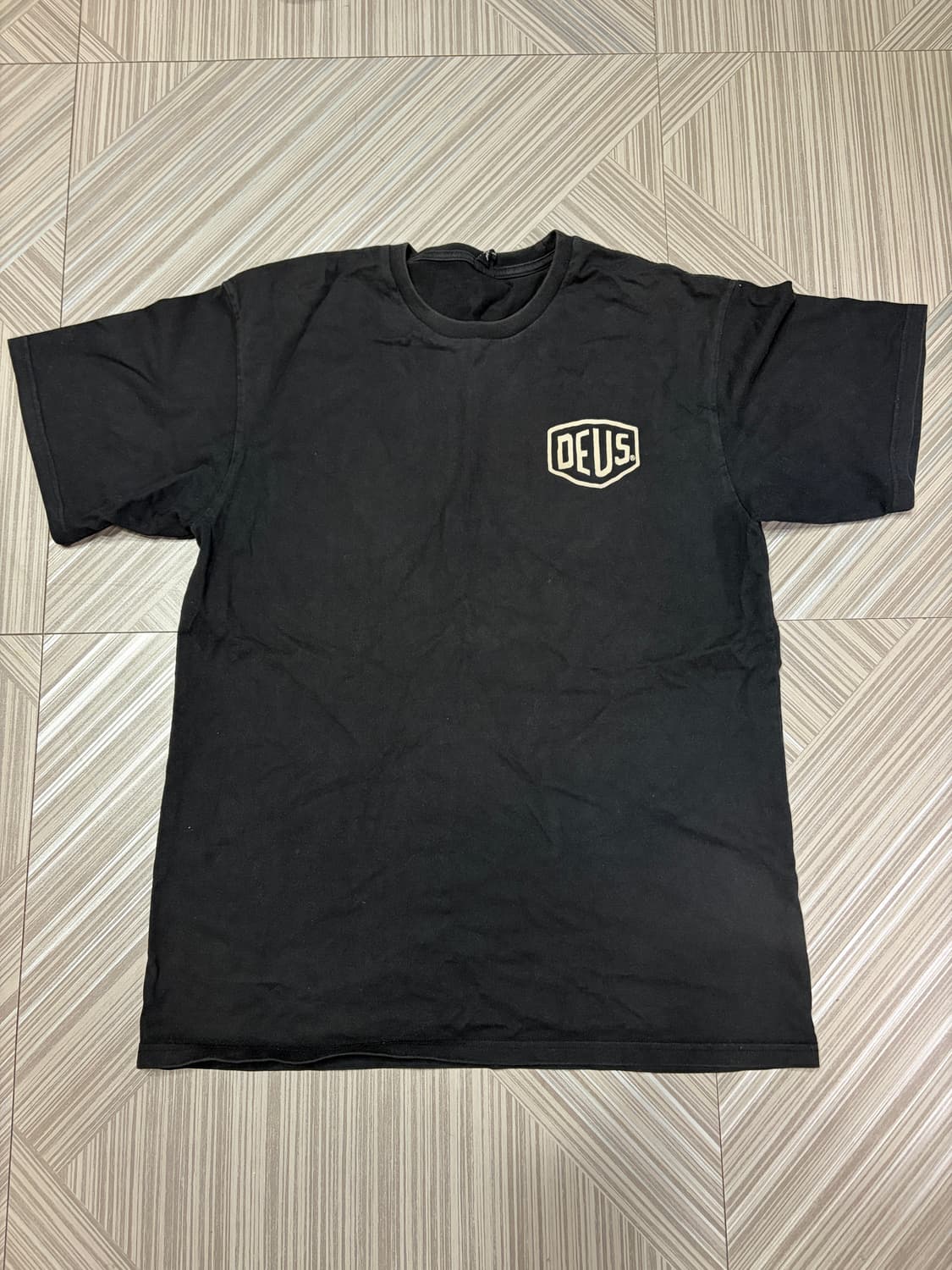 데우스 반팔 티셔츠 XL 상품이미지1
