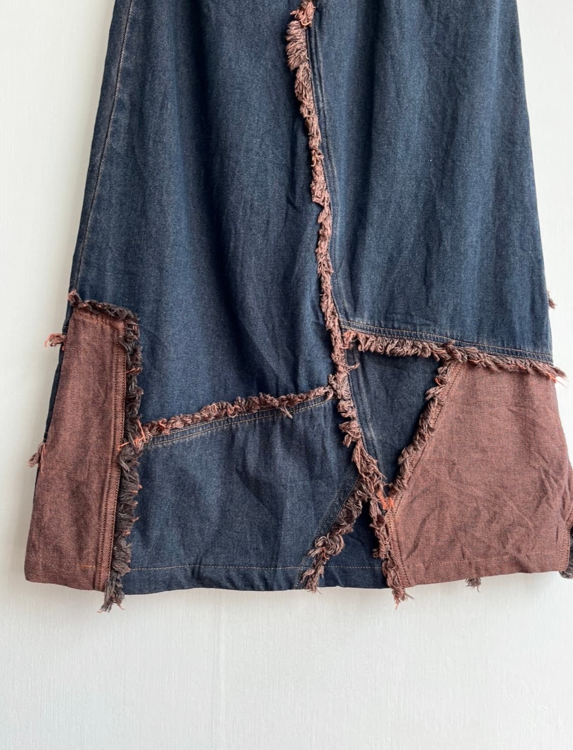 J.HONEY 투톤 패치워크 데님 롱 스커트 상품이미지3