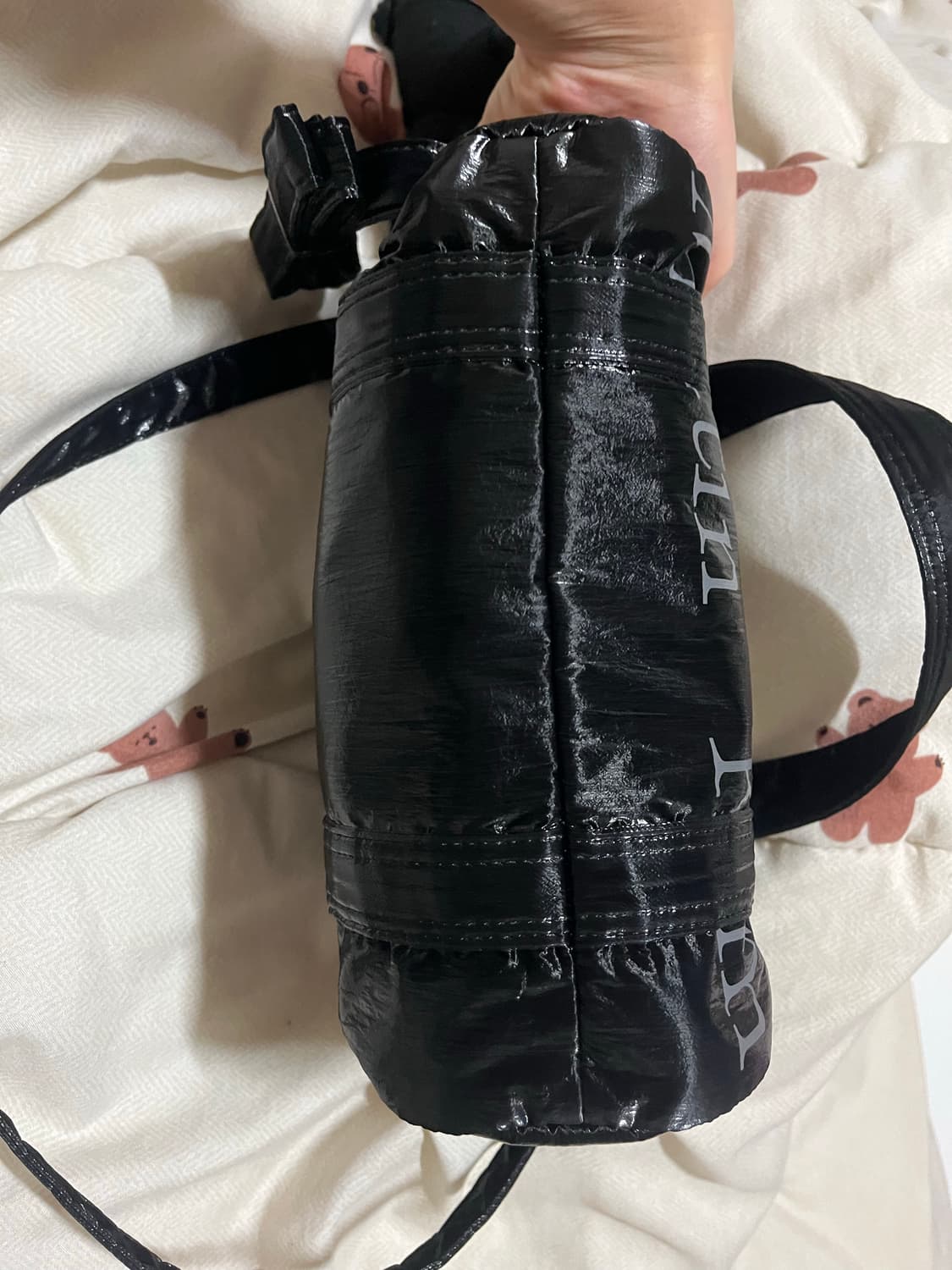 마뗑킴 글로시 로고 스포티 미니 더플백 (블랙) + 토끼키링포함  상품이미지5