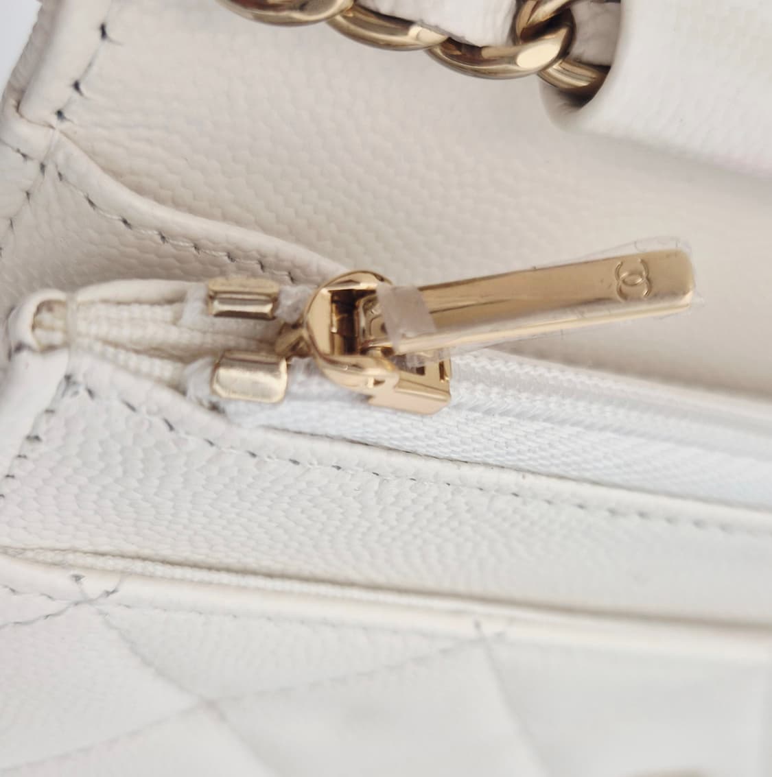 샤넬 클래식 WOC 캐비어
화이트 금장
체인백 크로스백
 상품이미지7