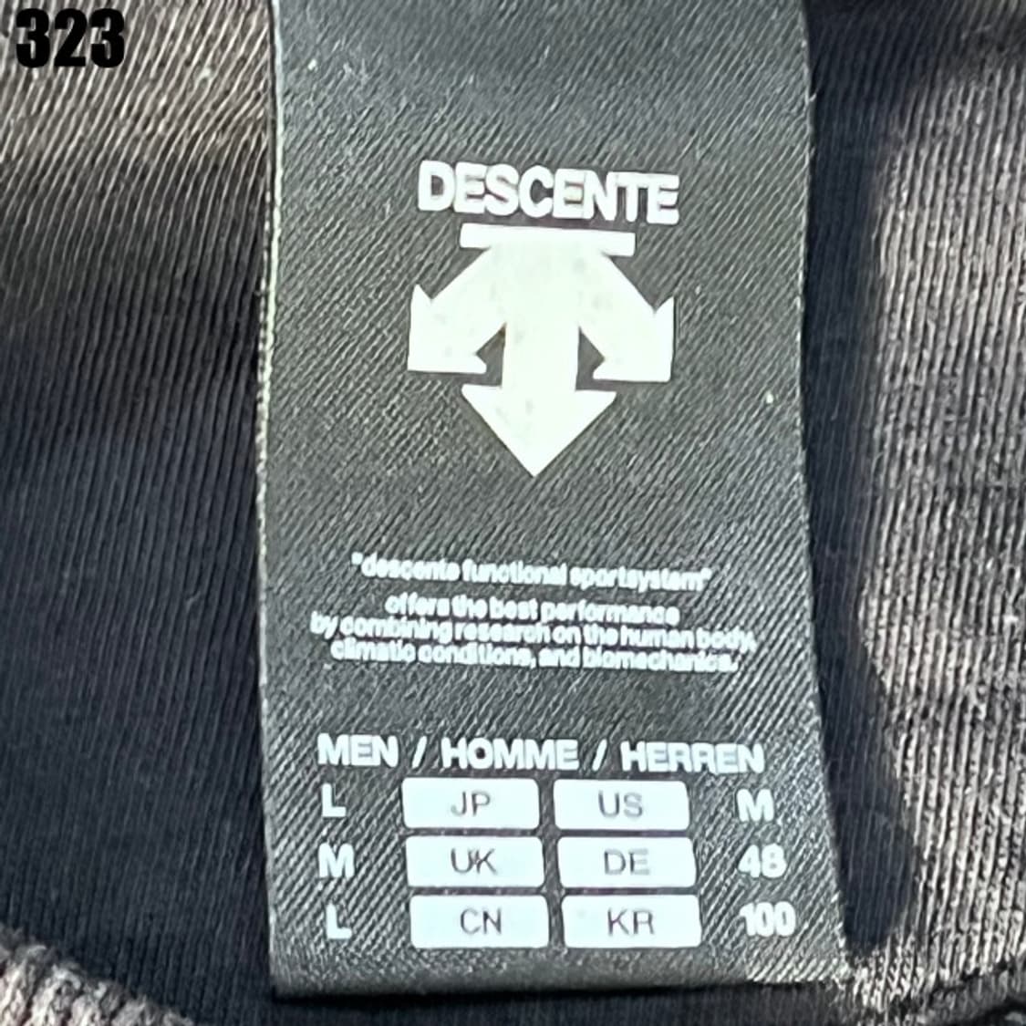 데상트 블랙 맨투맨  상품이미지2