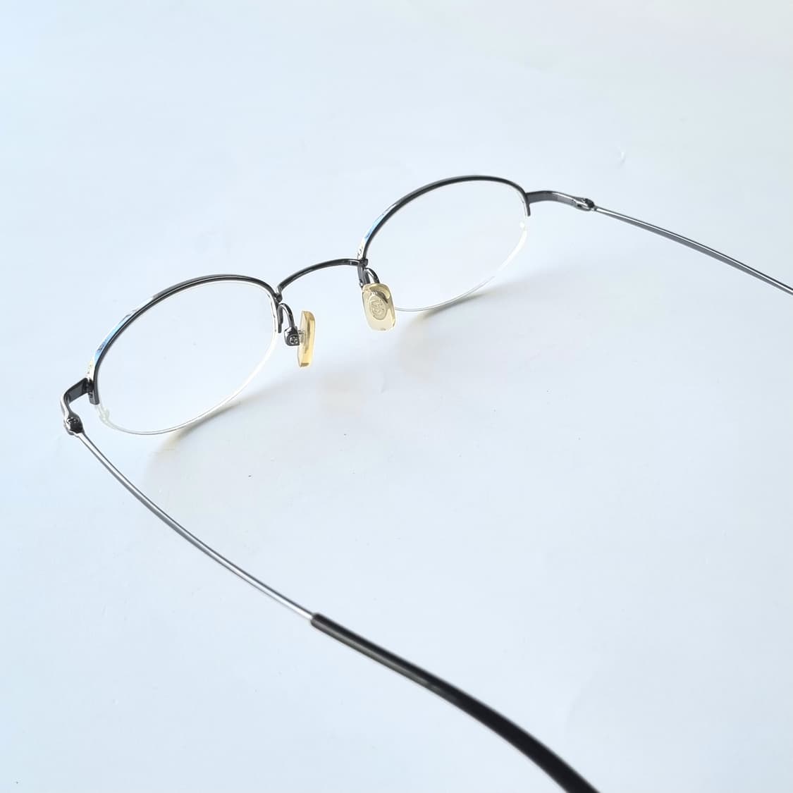 데드스탁 가장 핫한 긱시크 룩의 핵심 반무테 안경테 747 상품이미지3