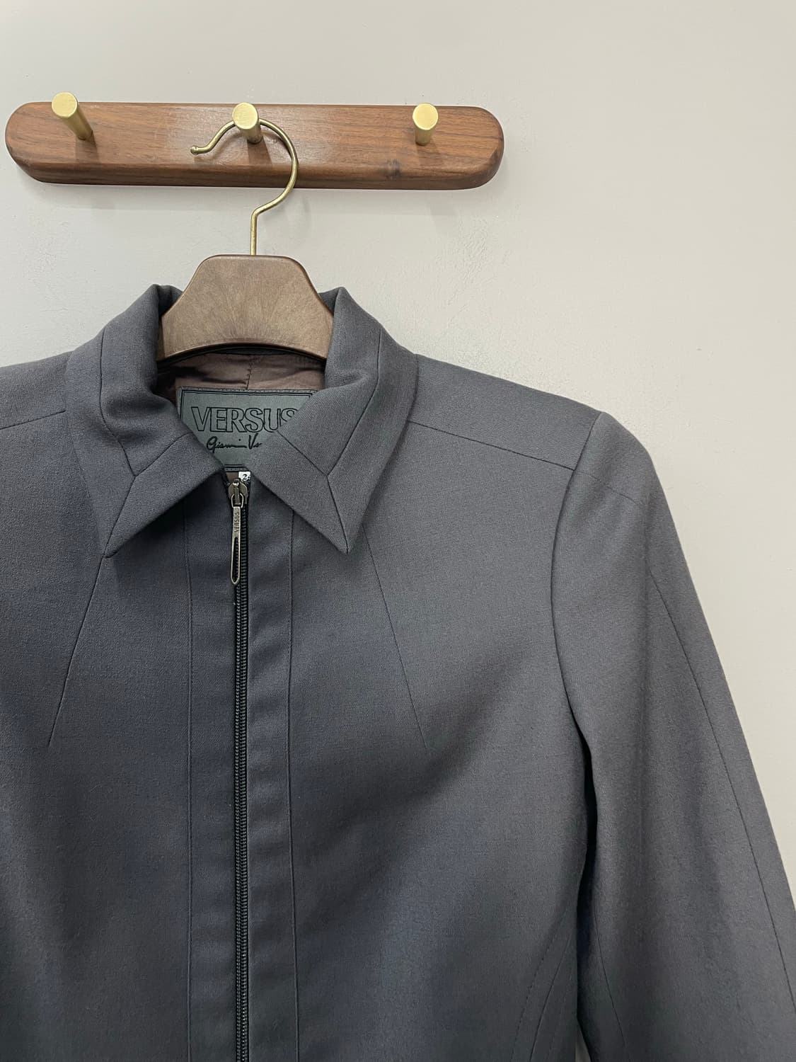 베르수스 슬림핏 집업 자켓 H2206 상품이미지3