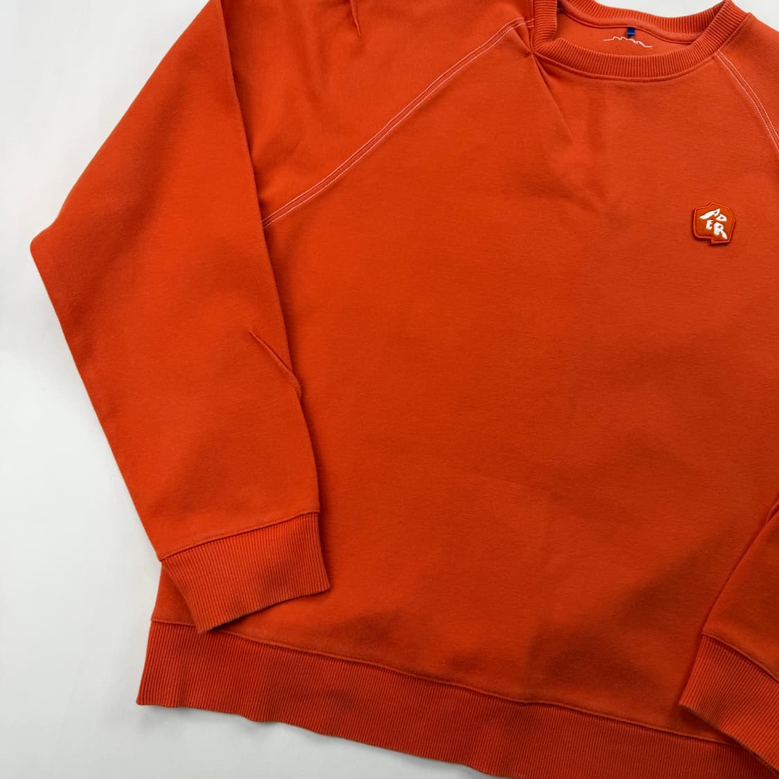 아더에러 2021 fw 언 누보 시스템 컬렉션 맨투맨 오렌지 A1 상품이미지2