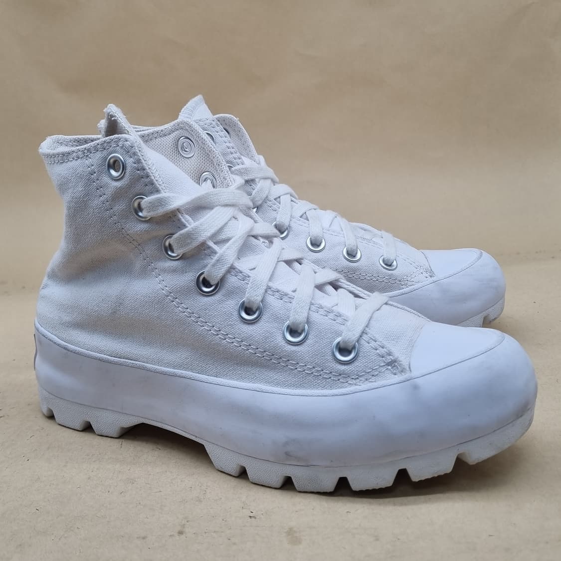 컨버스 척테일러 러기드 여성하이탑240 상품이미지1