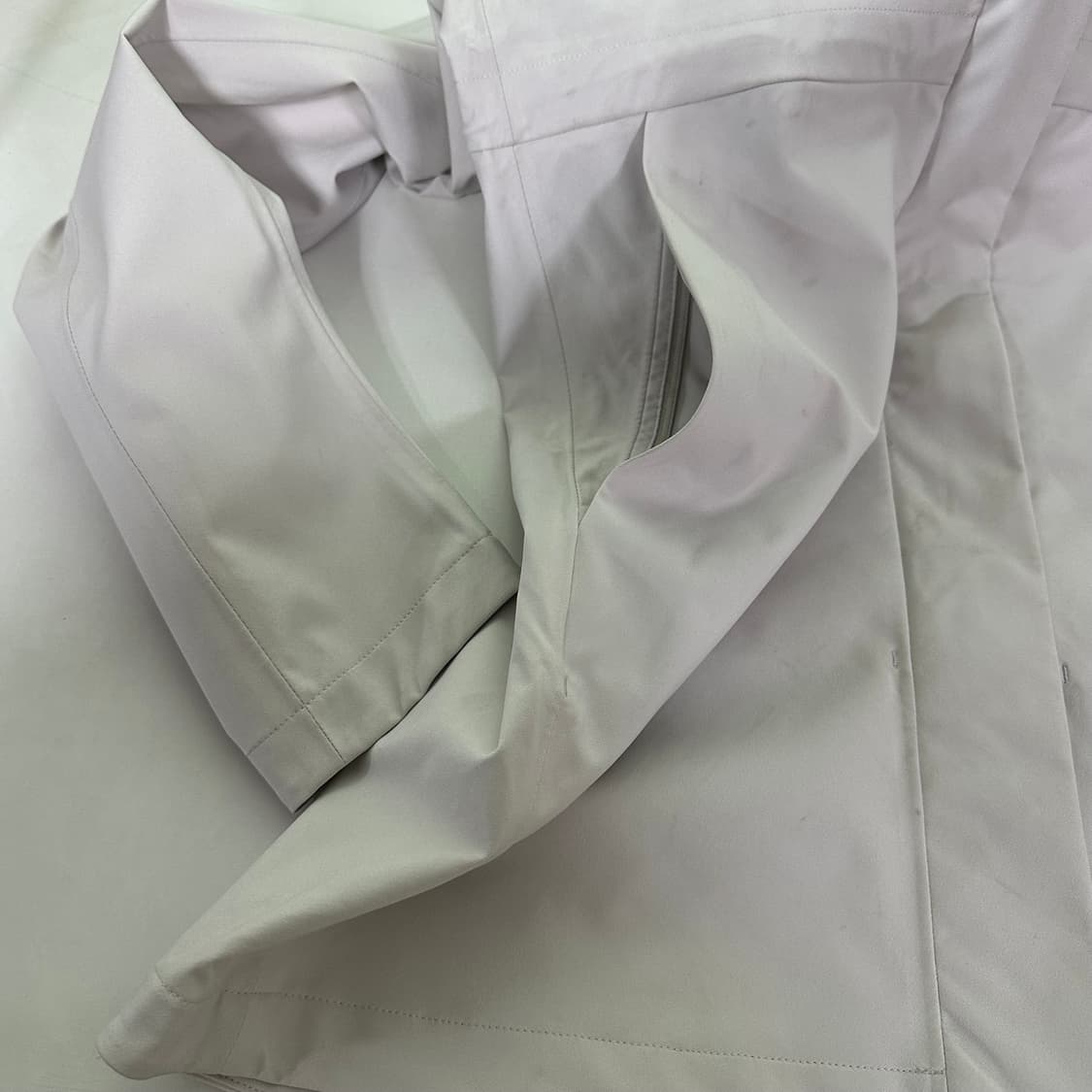 우먼S-M 유니클로 라이트그레이 나그랑 워터프루프 방수방풍 후드바람막이 상품이미지5