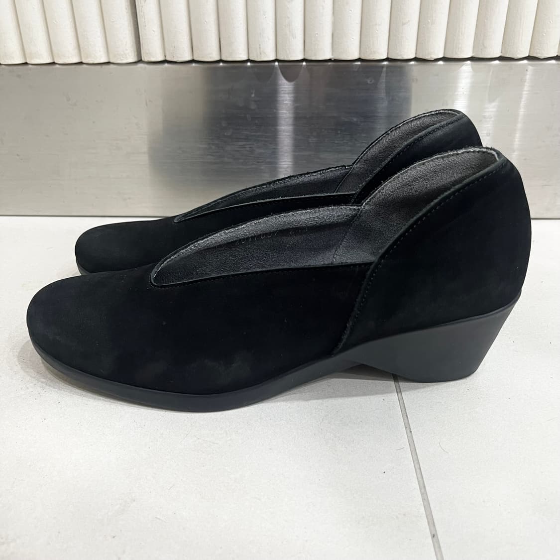 [240] 가이거 소가죽 스웨이드 펌프스 힐 상품이미지4