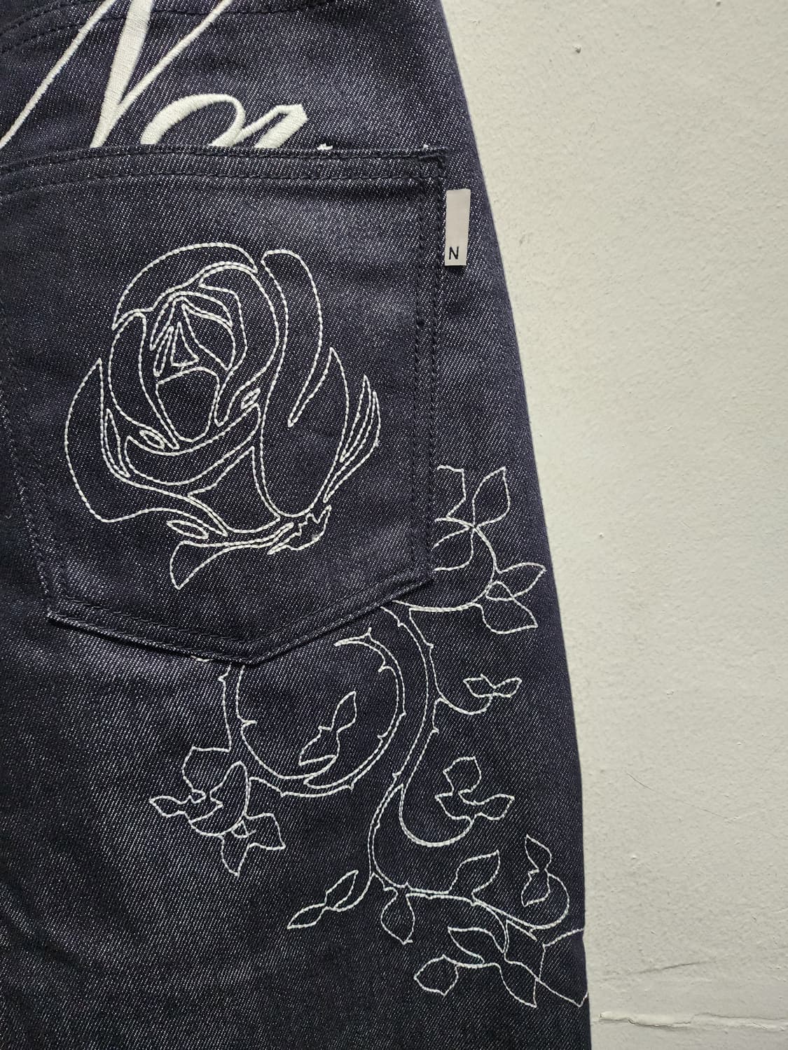 (새상품) Niier Noir 니어노어 로즈자수 인디고 벌룬핏 데님 상품이미지3