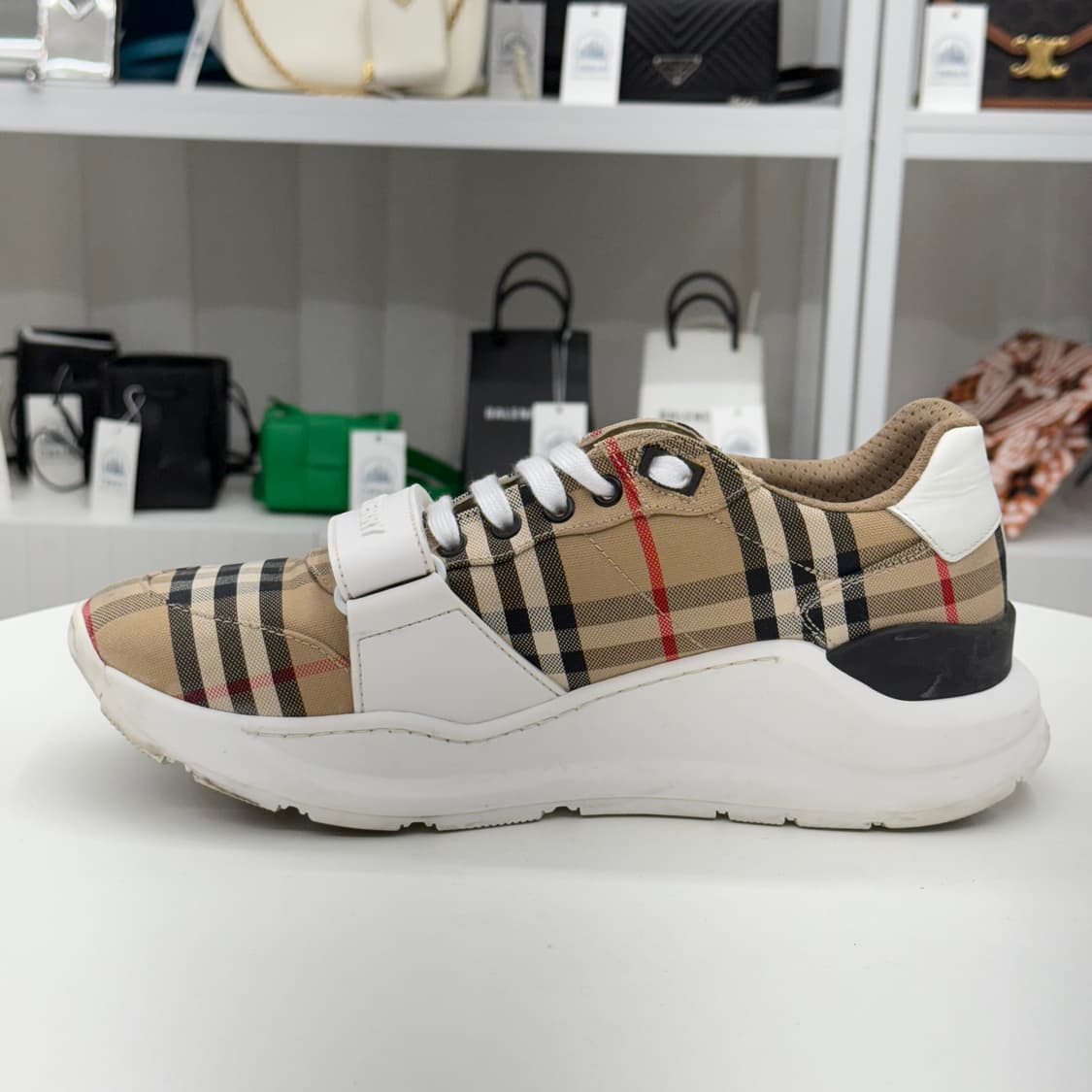 [42] 버버리 체크 레지스 스니커즈 상품이미지4