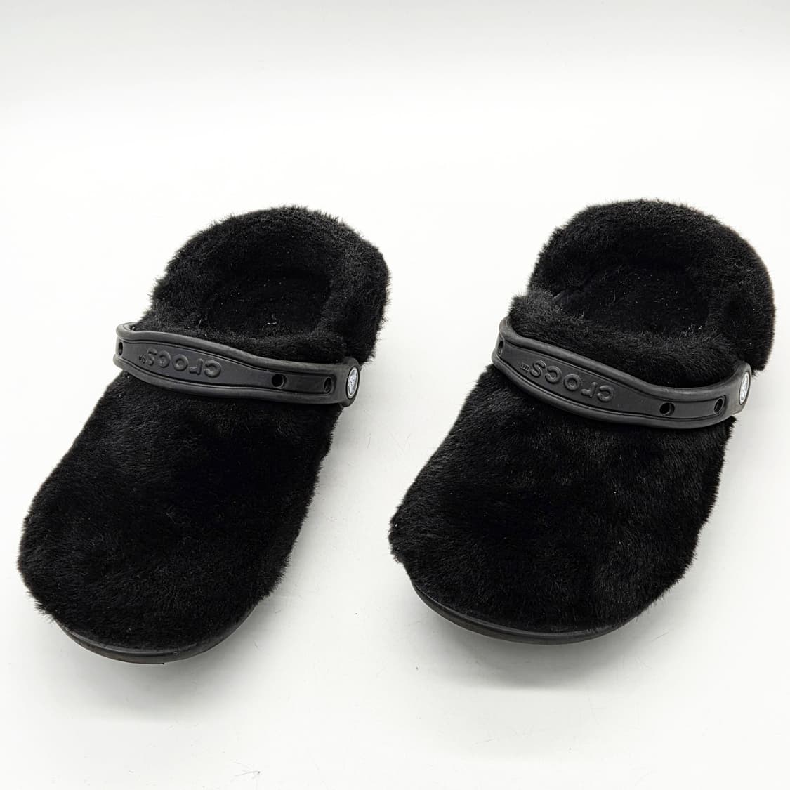 크록스 클래식 퍼 슈어 클로그 블랙 (M5 W7) 상품이미지1