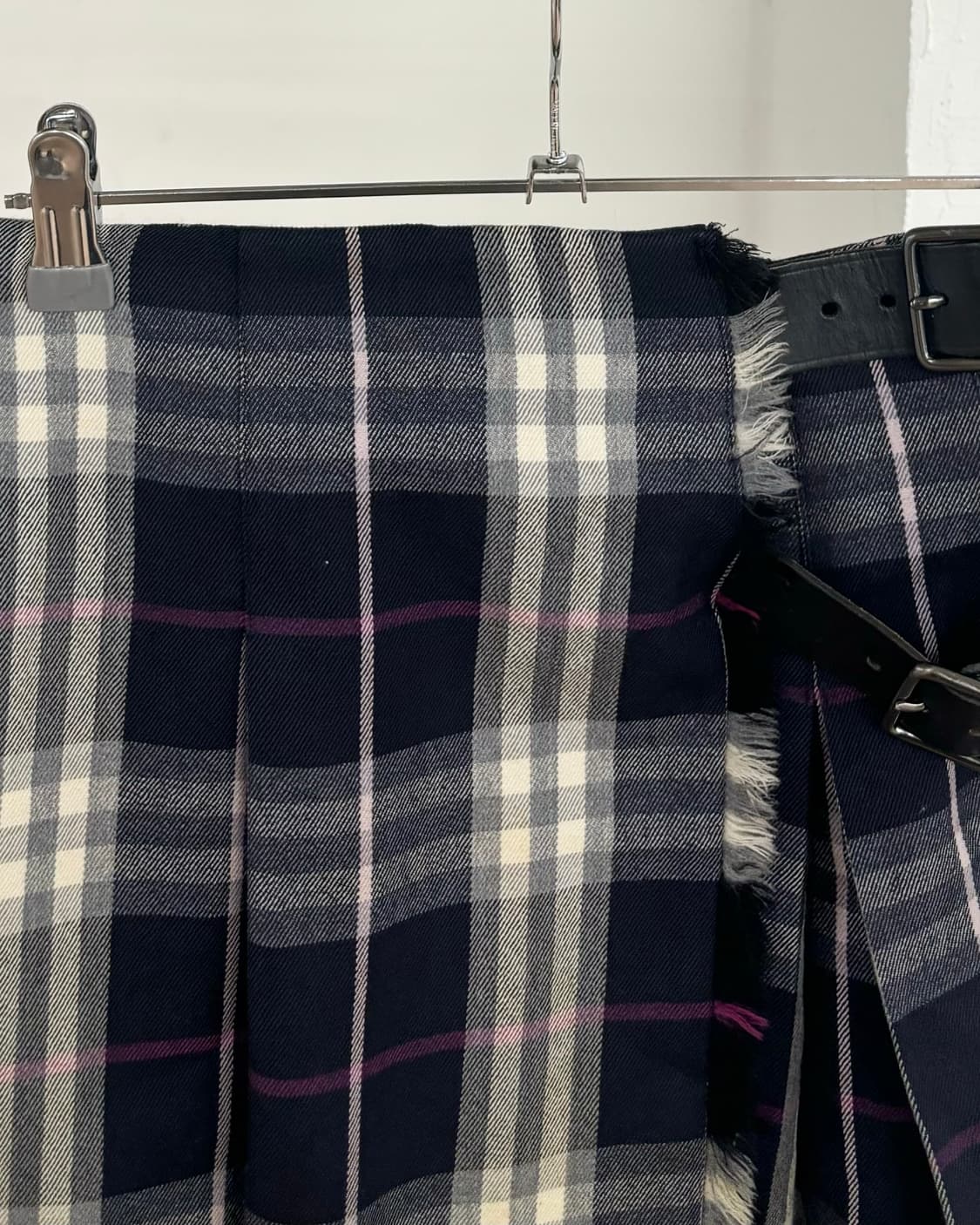 버버리 핑크 네이비 체크 버클 스커트 상품이미지2