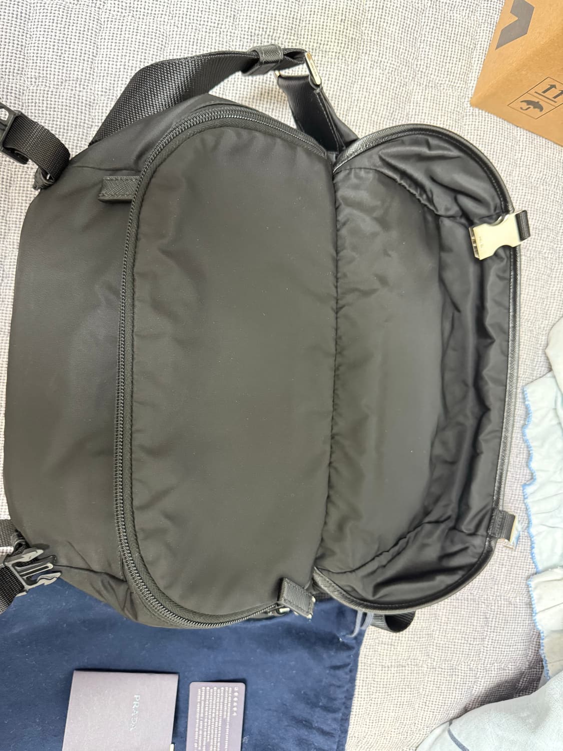 [M]프라다 바이커백 미디움 블랙 상품이미지3