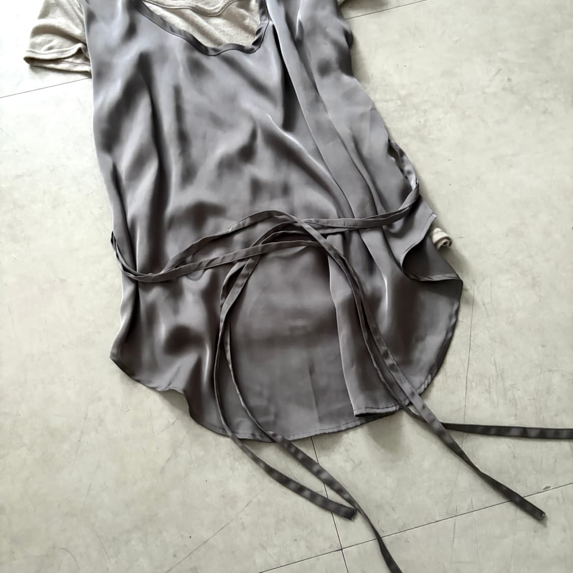 Asymmetric Satin Wrap Layered Tee 상품이미지7