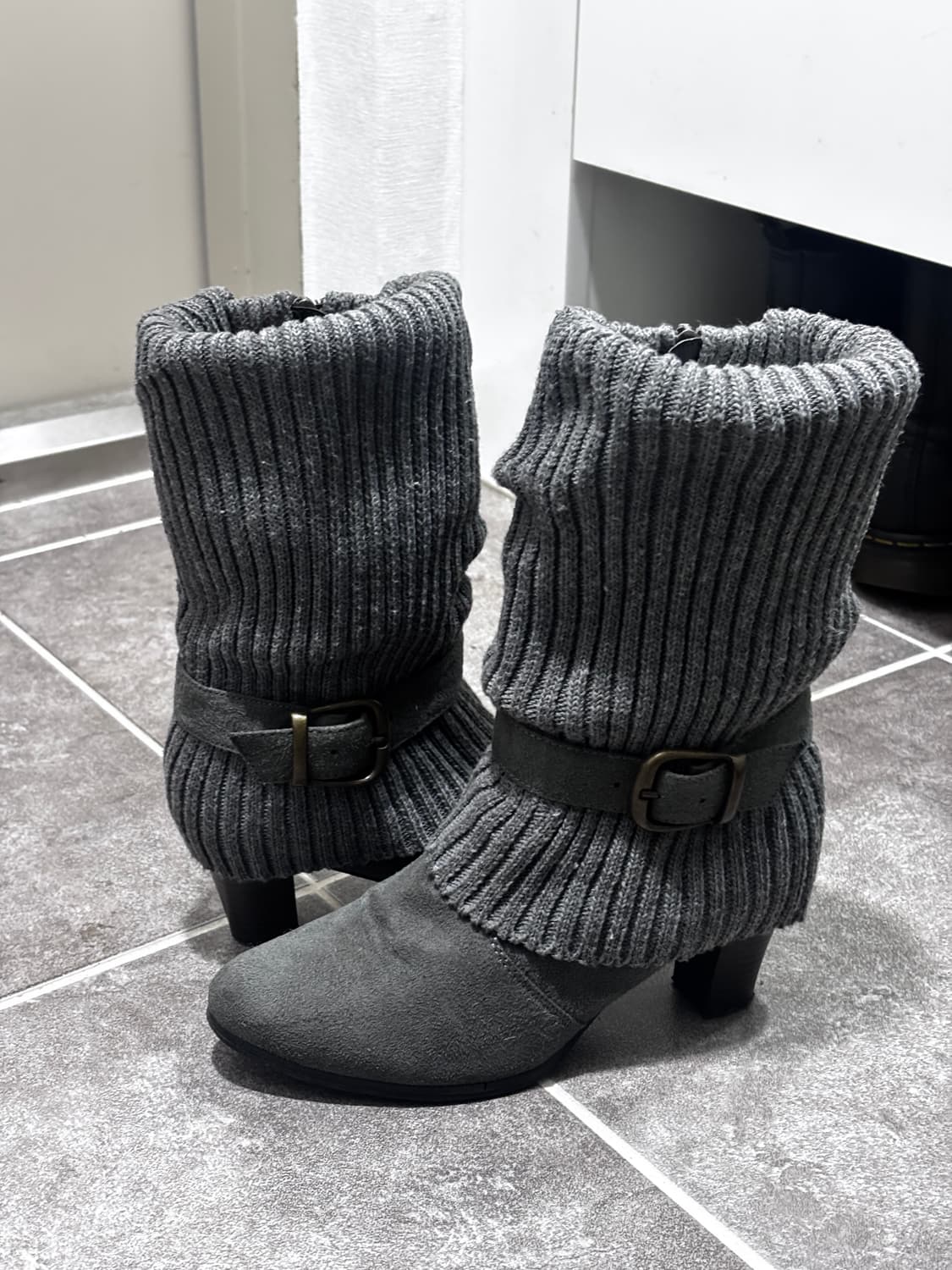 Knit warmer belted grey boots 상품이미지1