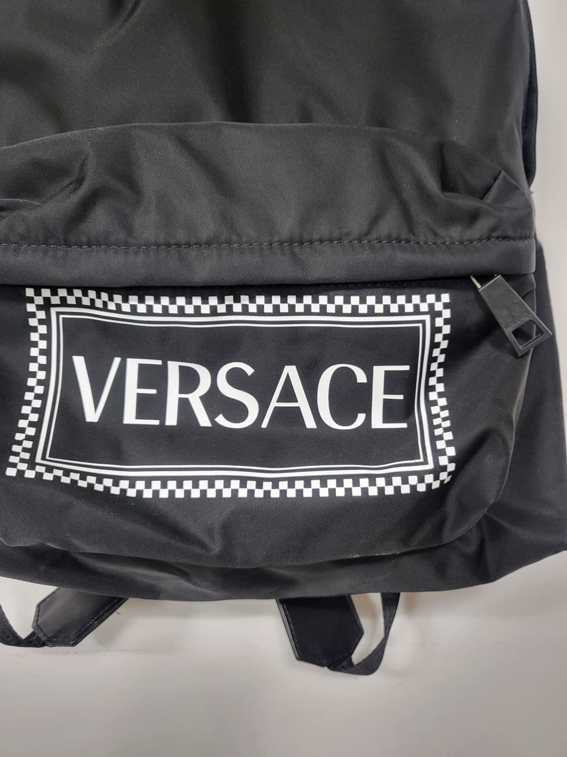 베르사체(Versace)블랙 나일론 로고 스탬프 백팩 새제품급 상품이미지4