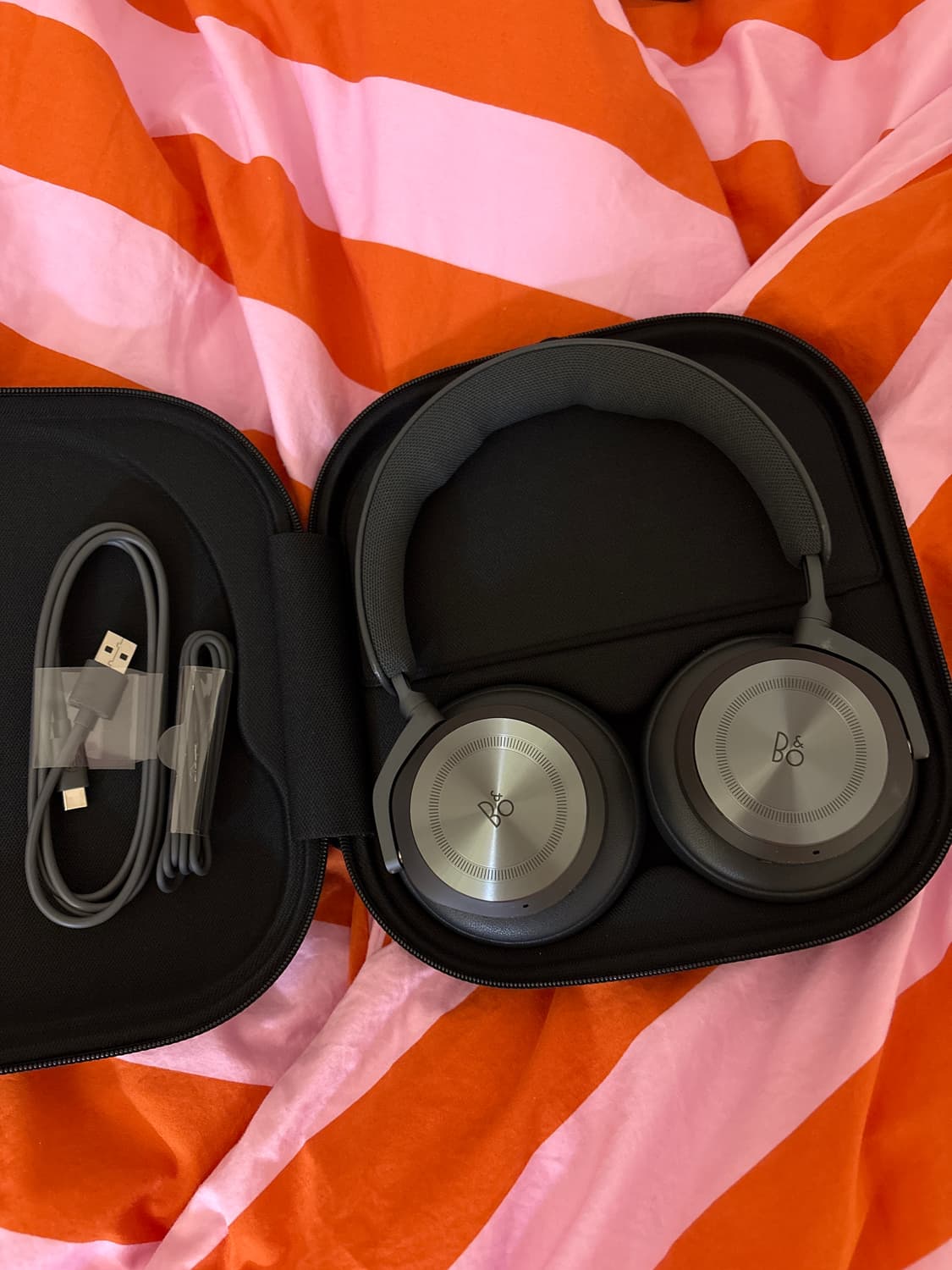 뱅앤올룹슨 베오플레이 HX 헤드폰 블랙 상품이미지2