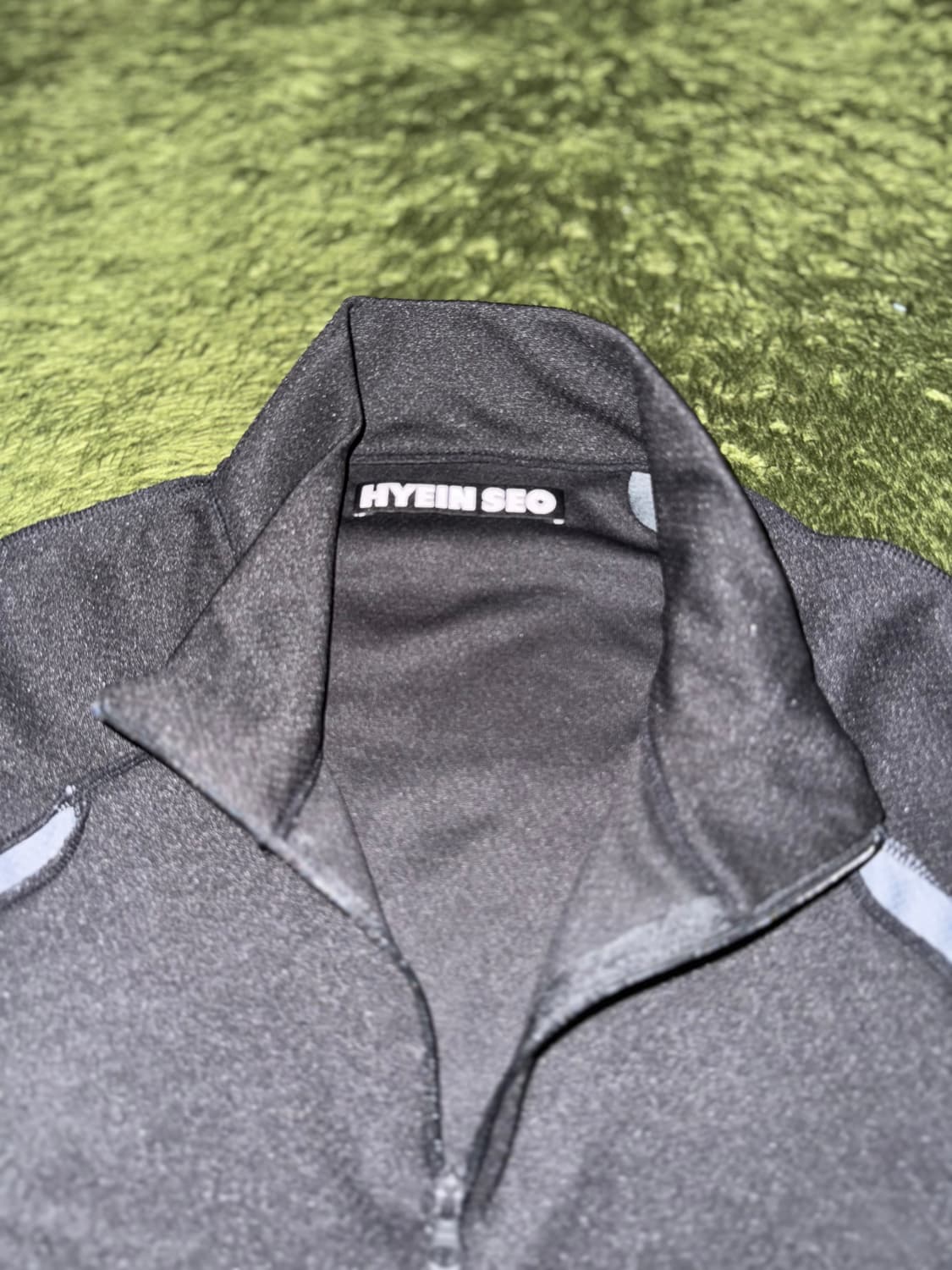 [3] HYEIN SEO 혜인서 인사이드 아웃 패널 디테일 하프 집업 상품이미지3
