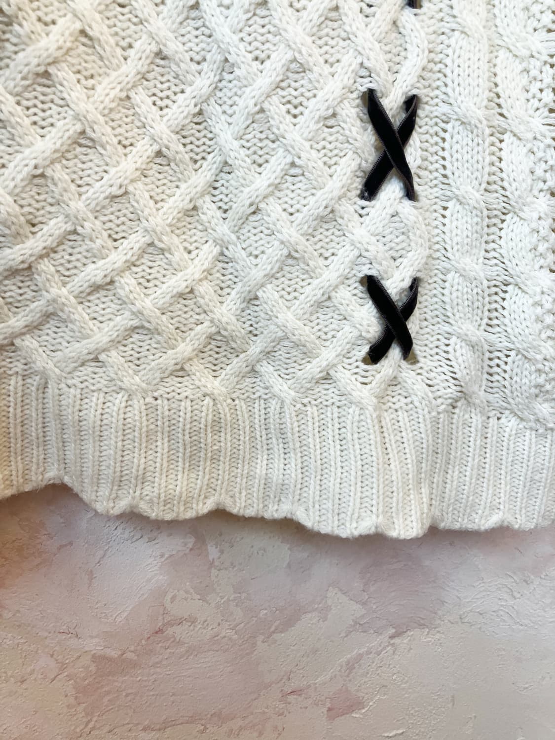 엑시즈팜 오프숄더 리본 니트 원피스 상품이미지5