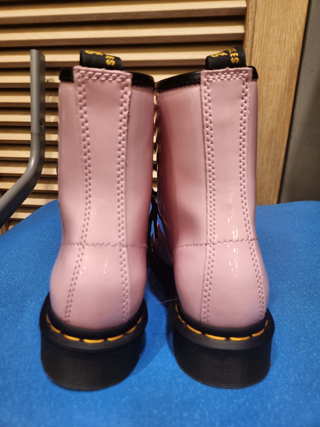 닥터마틴 1460 페이던트 핑크 8홀 부츠 (딸기우유색) 상품이미지7