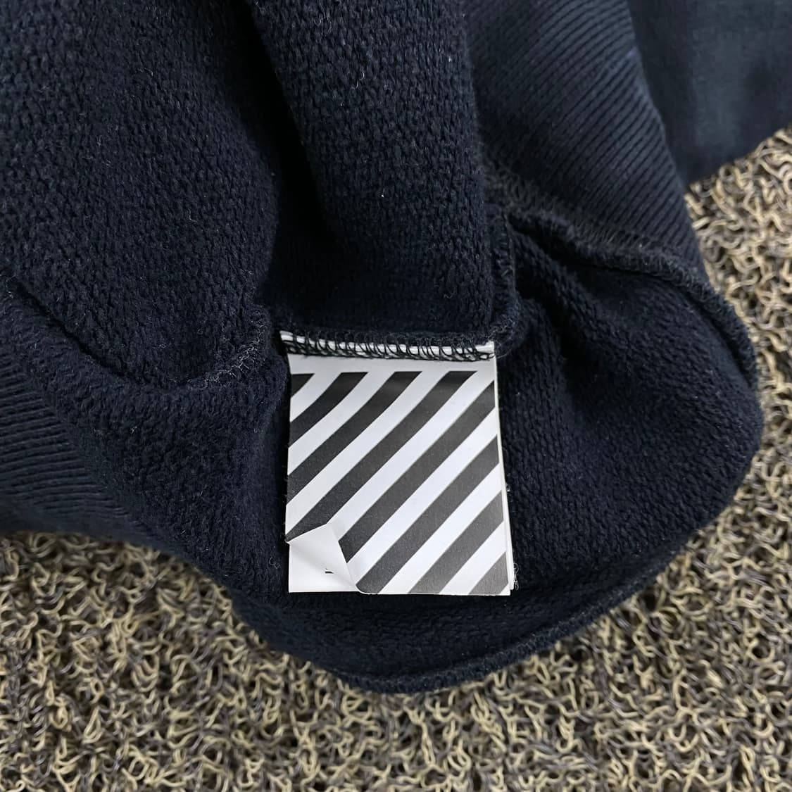 오프화이트 사이드라인 테이프에로우 맨투맨 상품이미지6