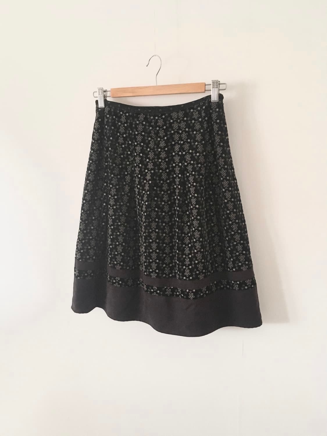 빈티지 벨벳 펀칭 스커트 블랙 상품이미지1