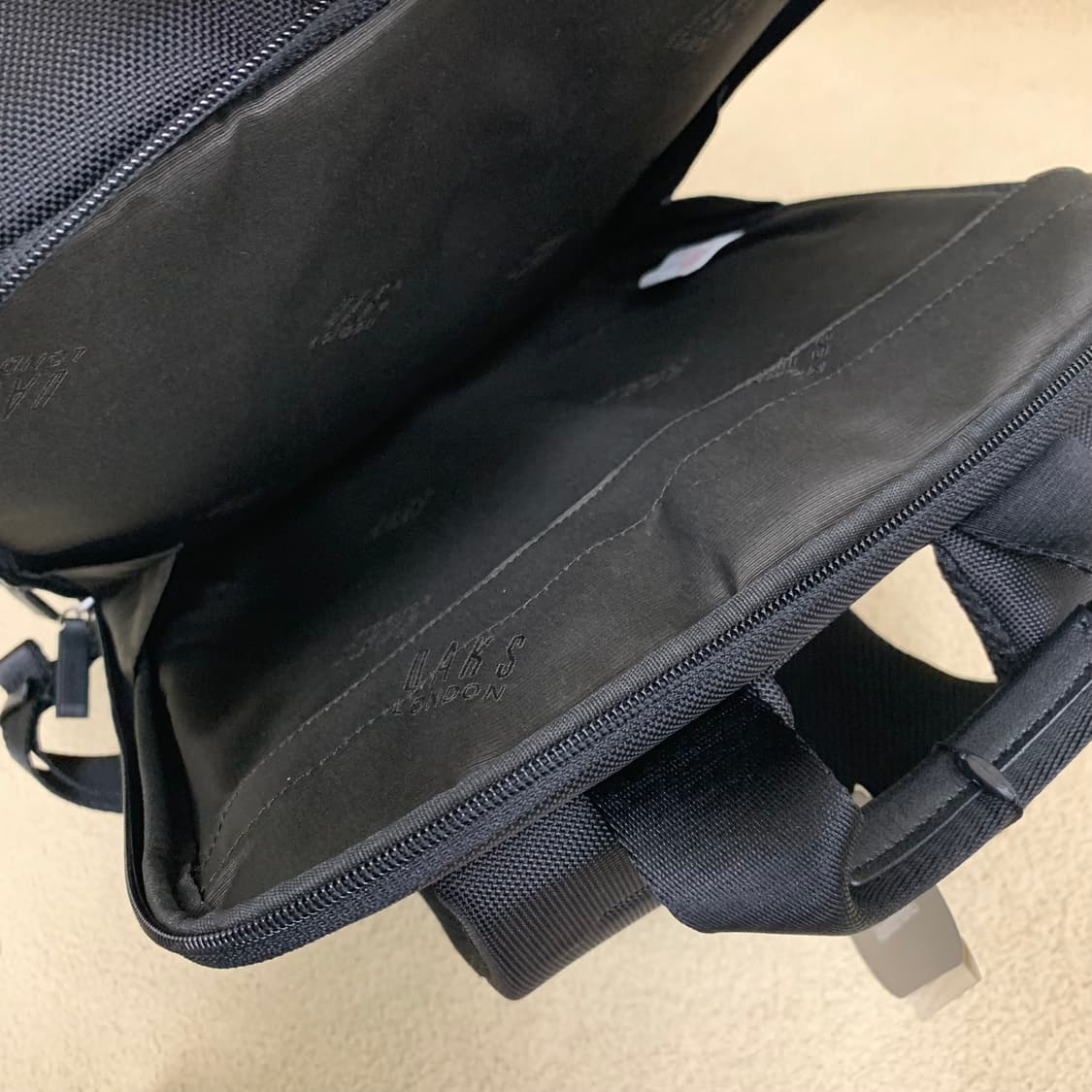 [새상품] 닥스ACC 아폴로 CUBE 백팩(블랙) 직장인백팩 가방 상품이미지7