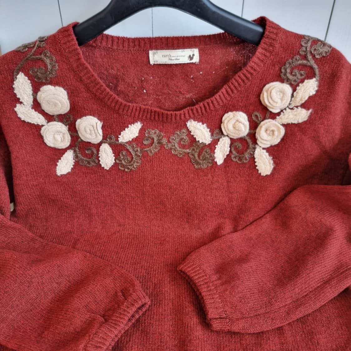 Earth music&ecology 꽃 자수 니트 상품이미지3