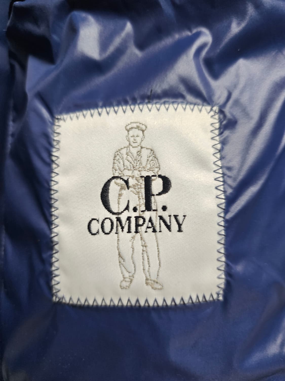 CP컴퍼니 DD쉘 후드 미디엄 다운 자켓 24FW 상품이미지9